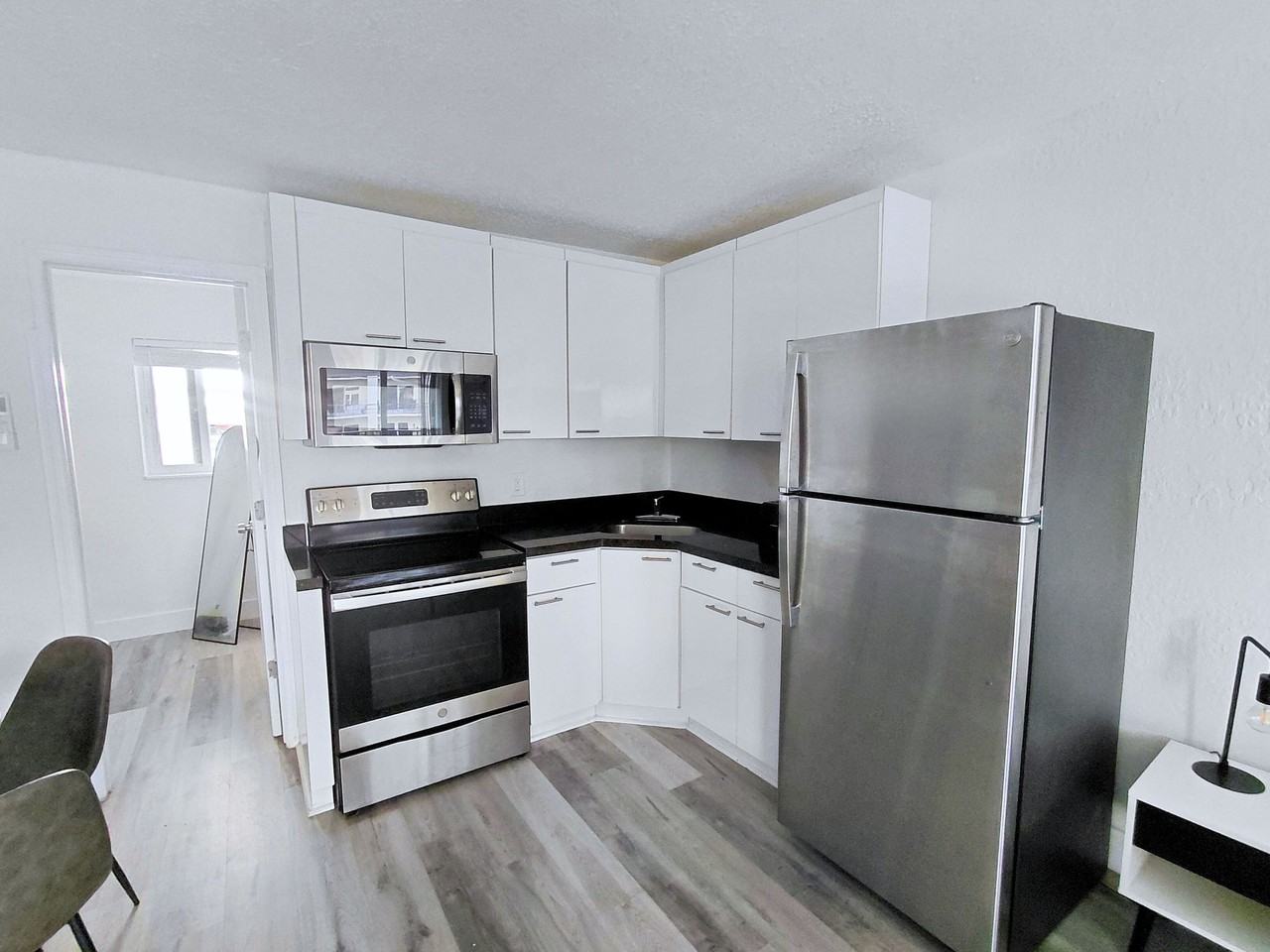 412 Sunset Drive - Photo 3 of 14