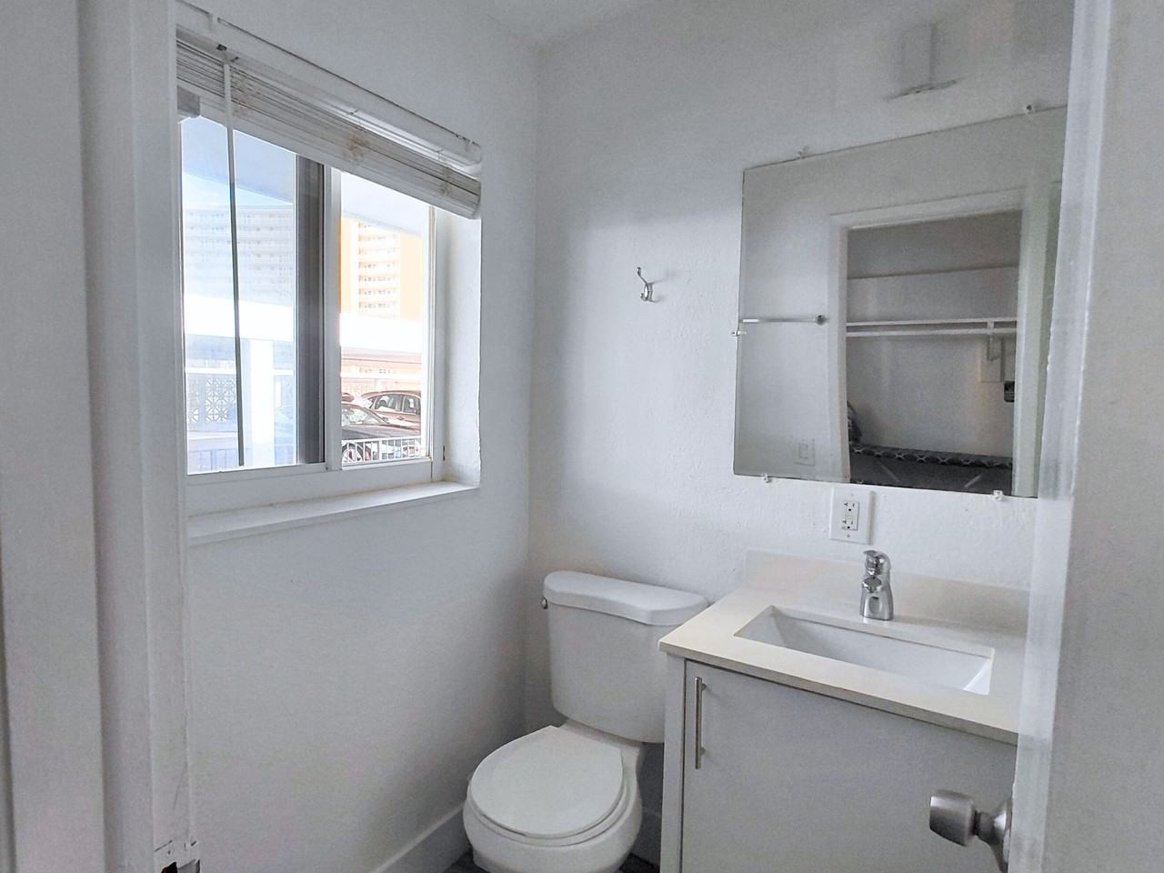 412 Sunset Drive - Photo 5 of 14