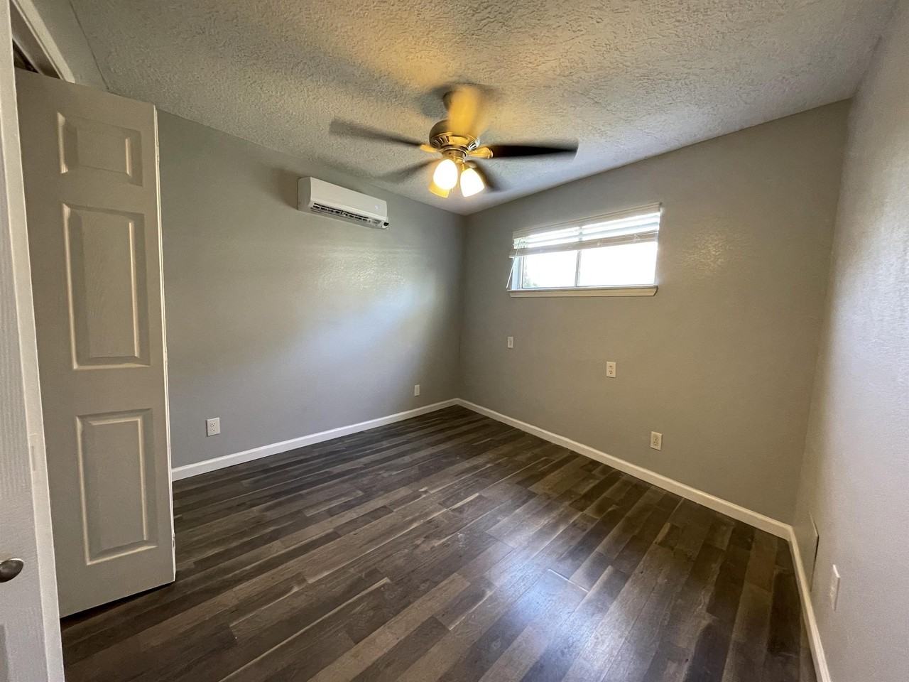 4811 Oakland Street - Photo 2 of 11