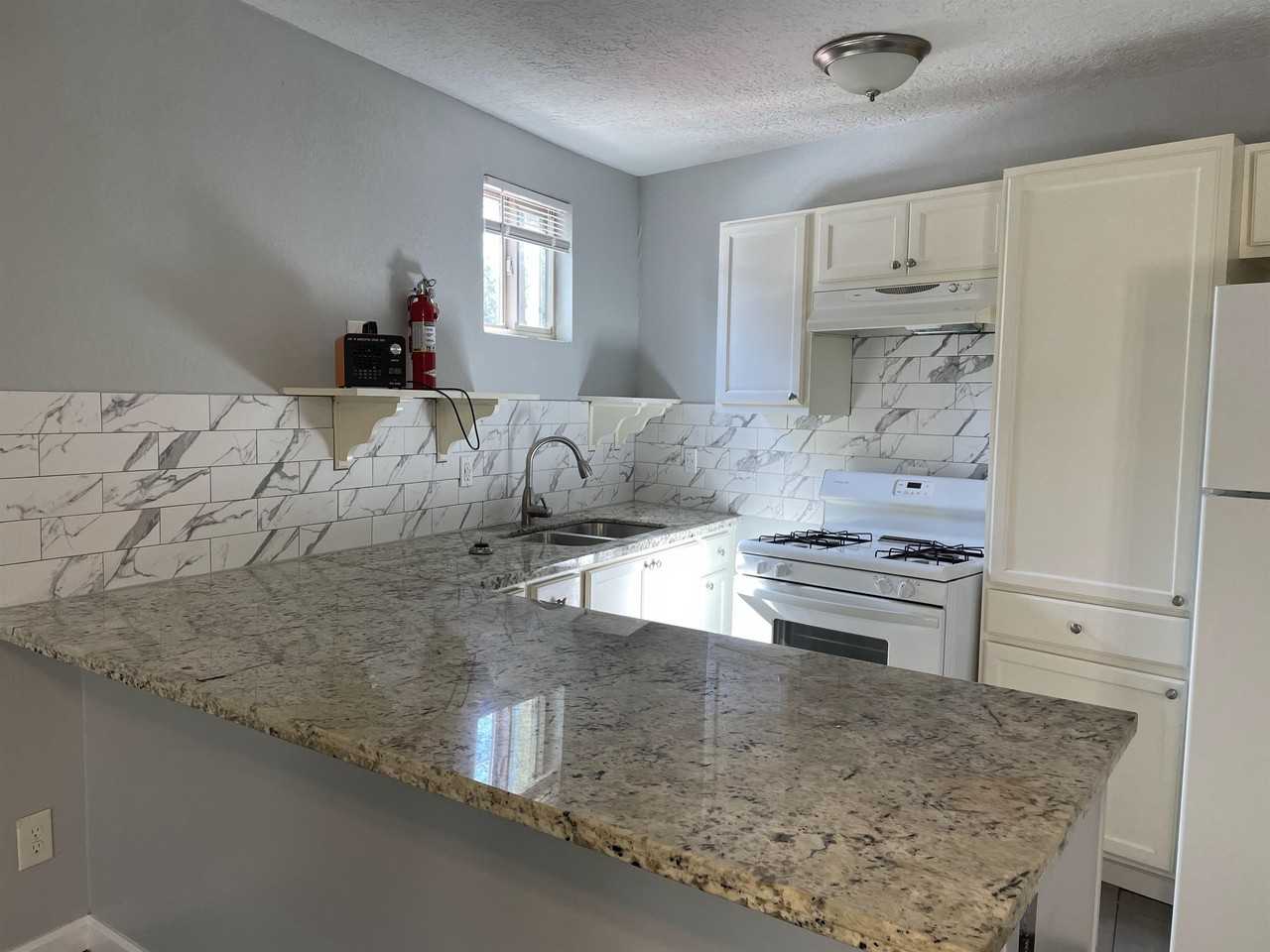 4811 Oakland Street - Photo 5 of 11