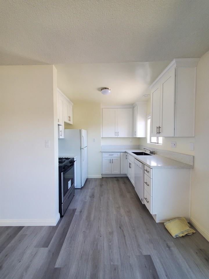 332 Standard - Photo 2 of 10