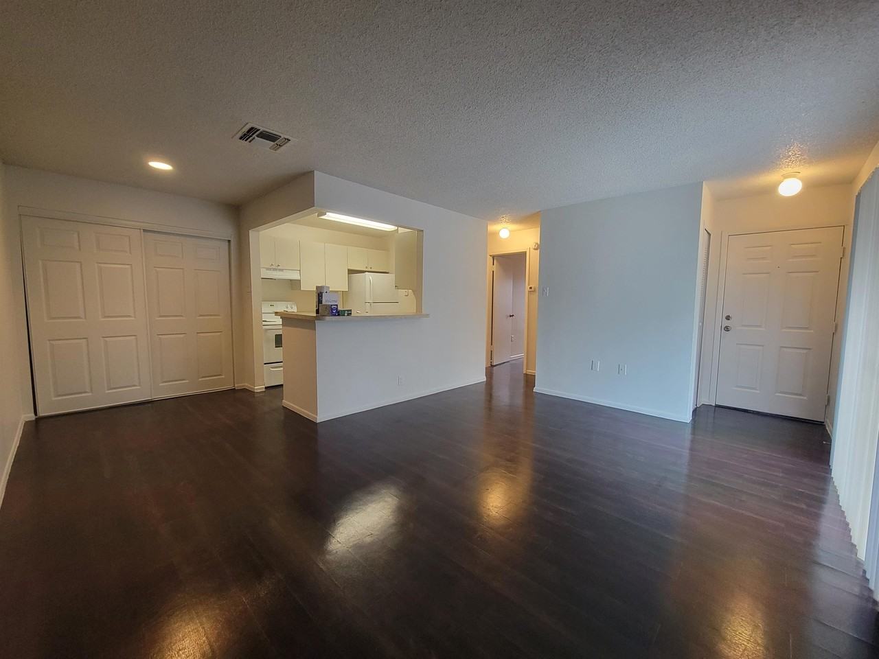 14-101 - Photo 2 of 8