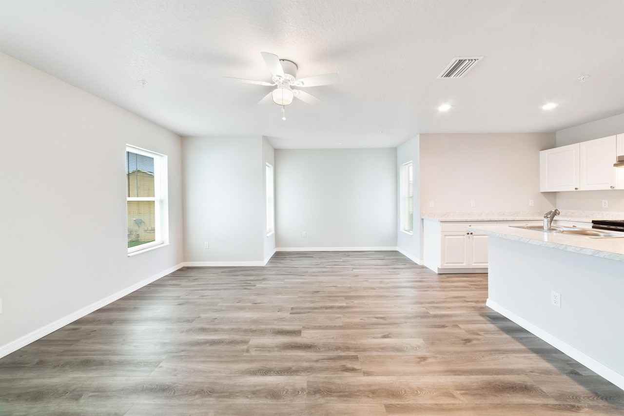 254 Taylor Lane - Photo 2 of 10