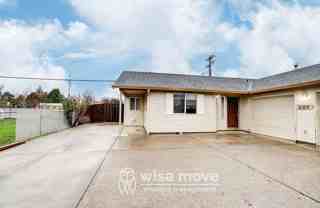 809 SE 135th Ct - Photo 1 of 1