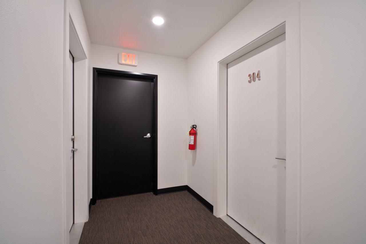 5840 Southeast 89th Avenue - Photo 2 of 37