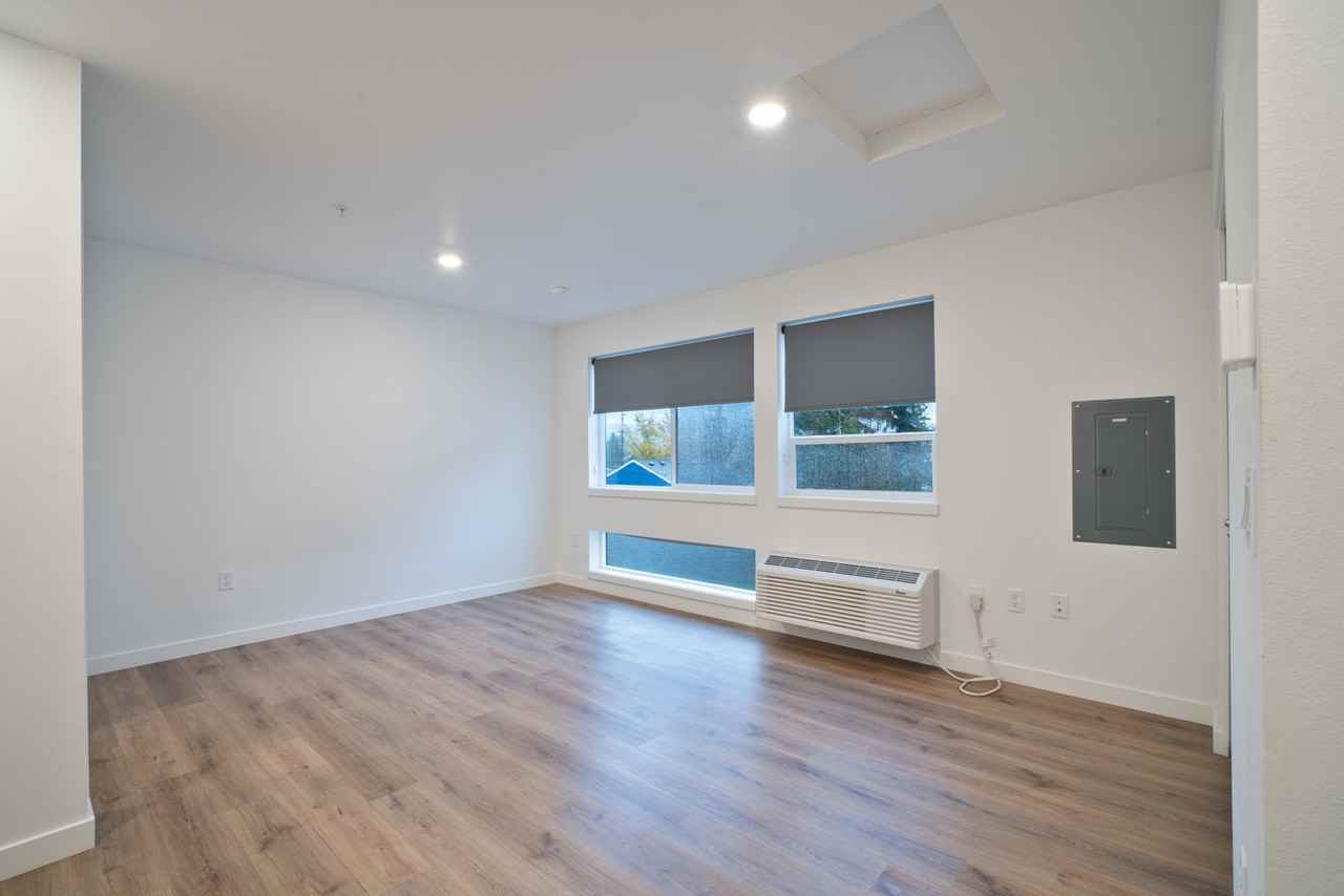 5840 Southeast 89th Avenue - Photo 3 of 37