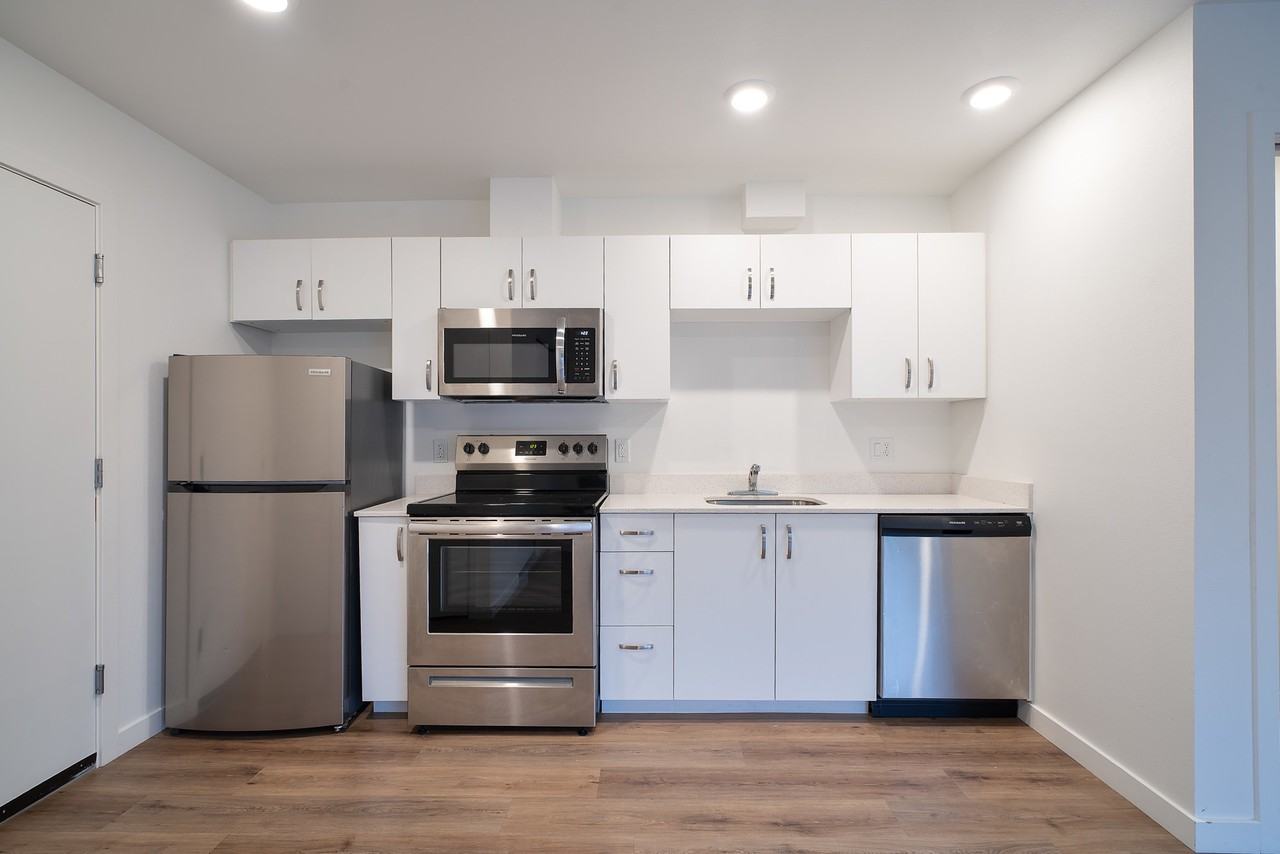 5840 Southeast 89th Avenue - Photo 5 of 37