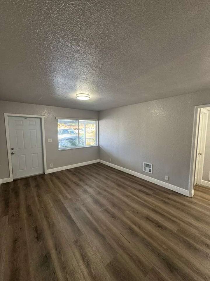 5820 Northwest 12th Street - Photo 3 of 10