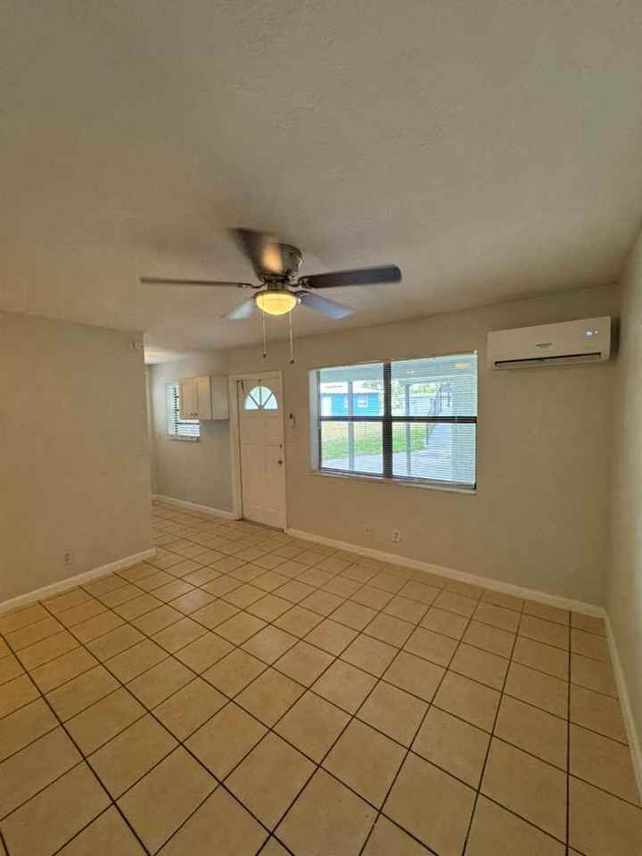 325 Northwest 15th Street - Photo 2 of 13