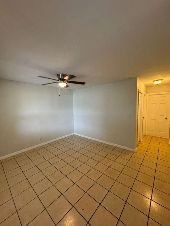 325 Northwest 15th Street - Photo 3 of 13