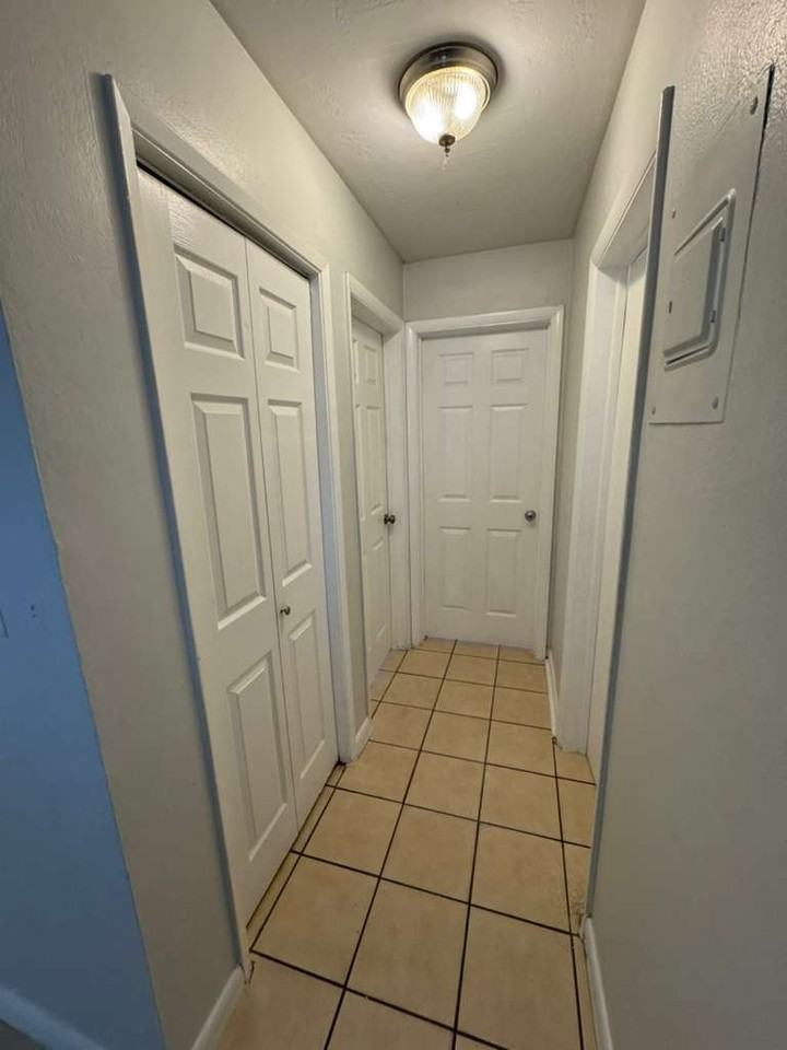 325 Northwest 15th Street - Photo 5 of 13