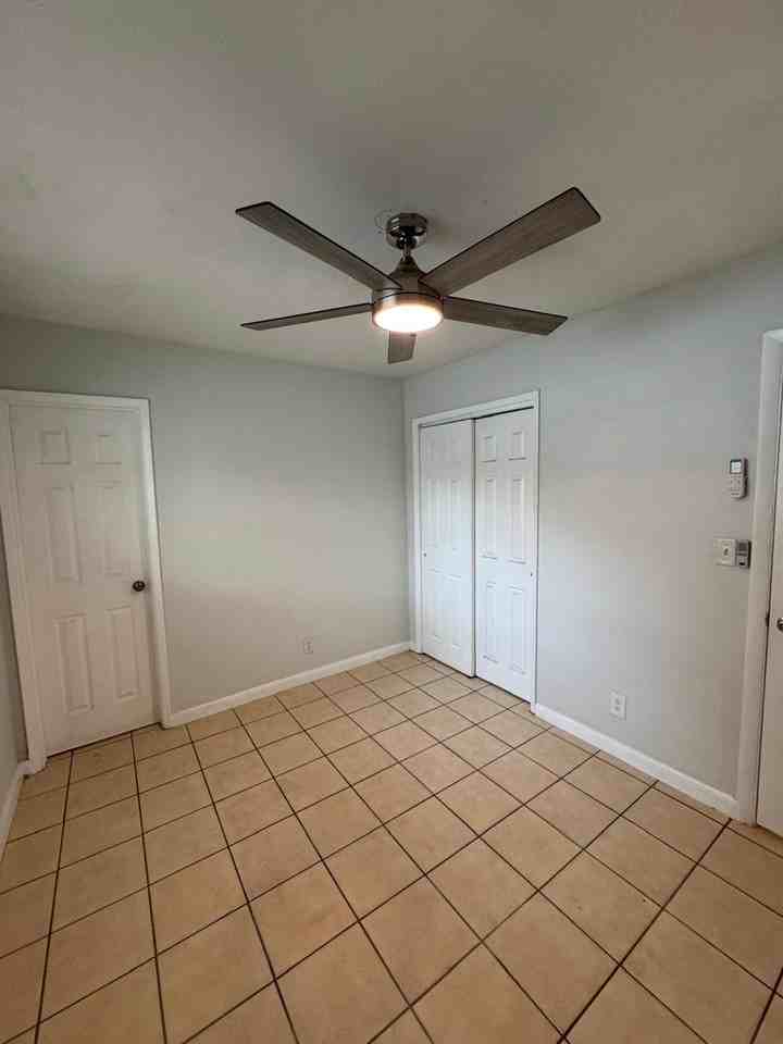 325 Northwest 15th Street - Photo 6 of 13