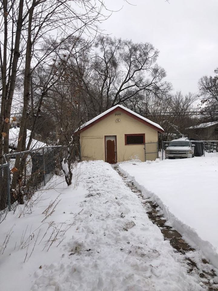 3426 North Lyndale Avenue - Photo 2 of 16