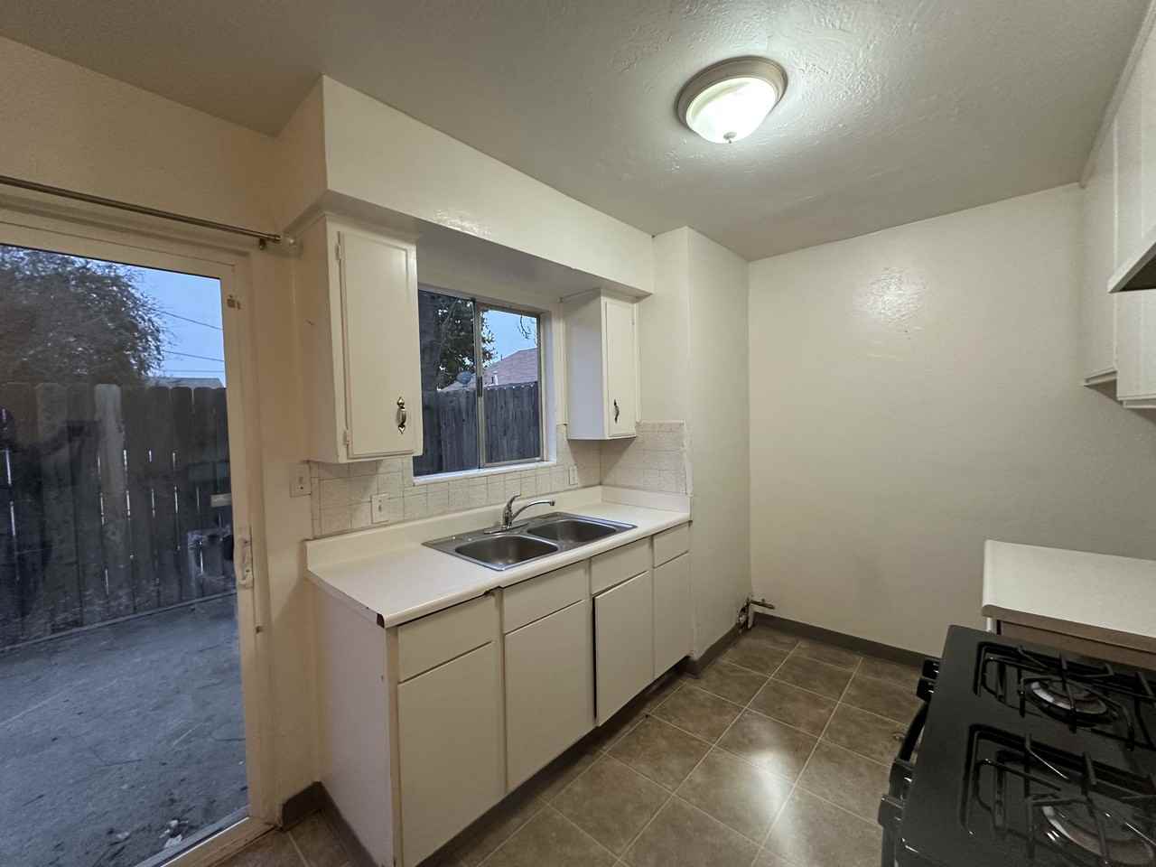 708 El Tejon Avenue - Photo 2 of 11