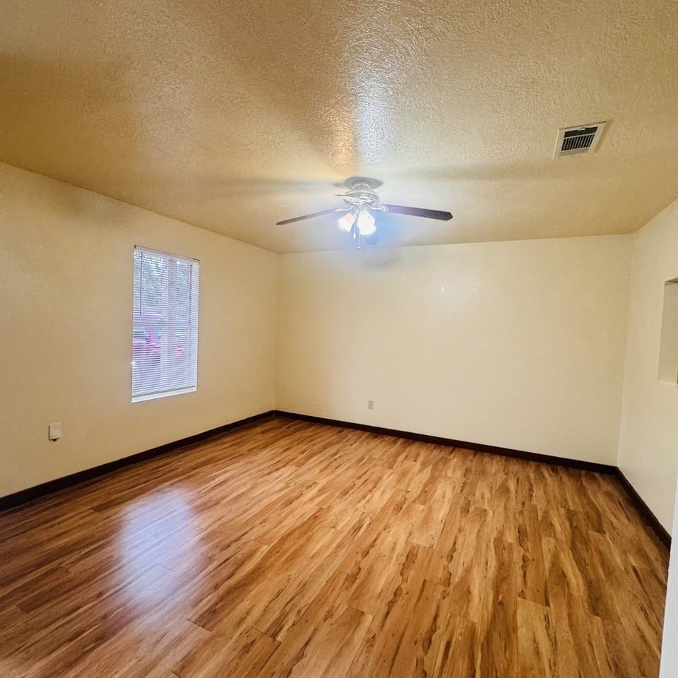 104 8th Ave - Photo 3 of 11