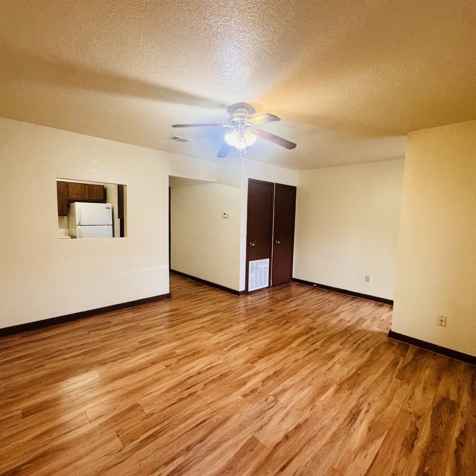 104 8th Ave - Photo 4 of 11