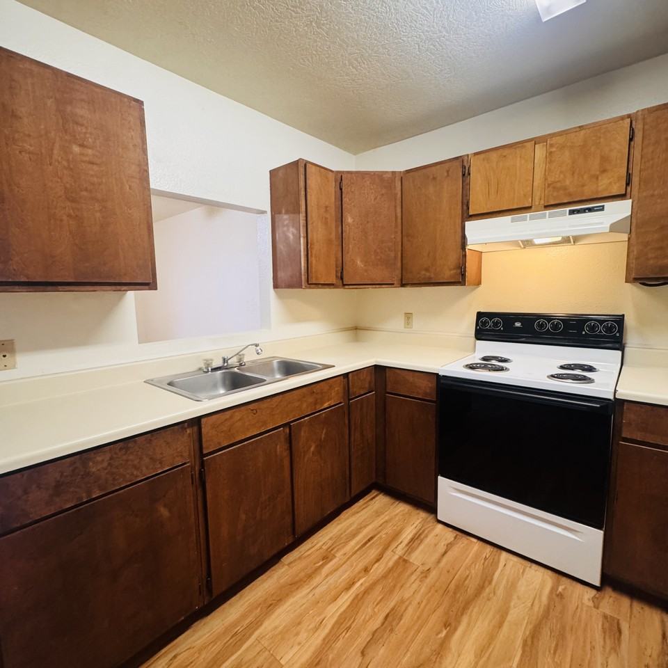 104 8th Ave - Photo 6 of 11