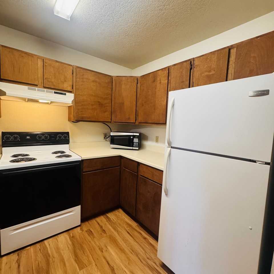 104 8th Ave - Photo 7 of 11