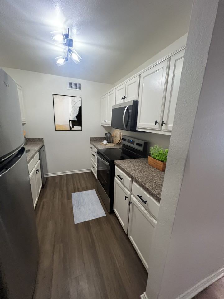 4639 Williams Road - Photo 5 of 25