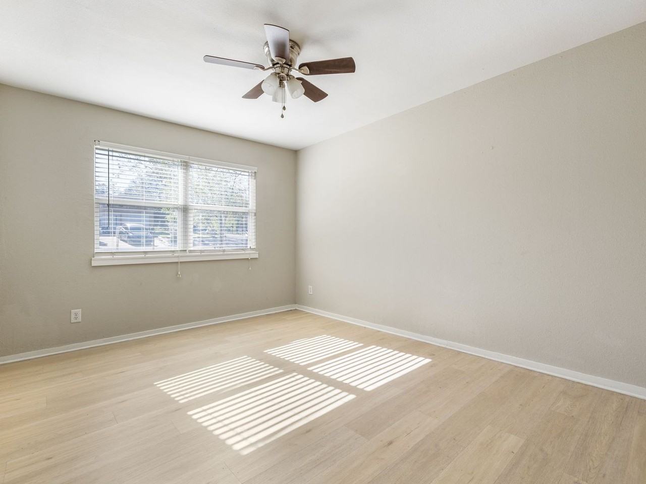 800 Monterrey Place - Photo 4 of 22