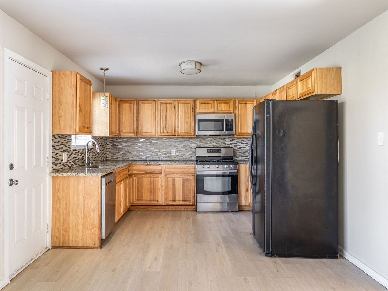 800 Monterrey Place - Photo 7 of 22