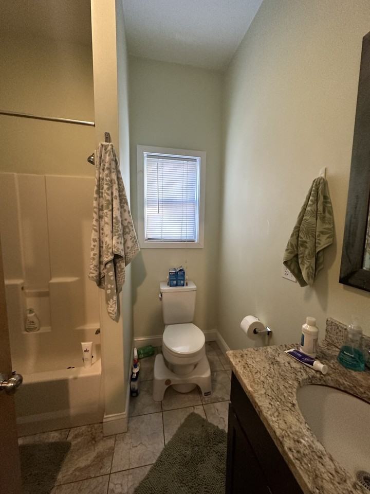 24 Ashford St #1 - Photo 5 of 9