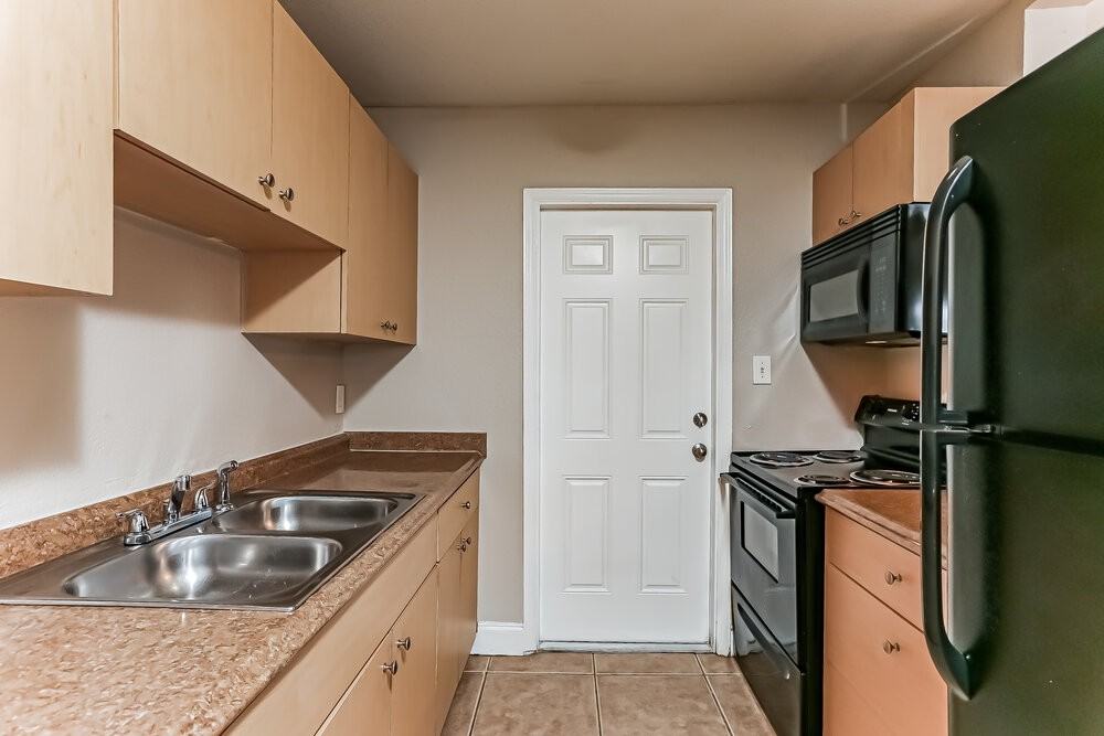 1270 Nw 29th Ter - Photo 7 of 16