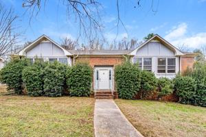 featured image of 800 Dunwoody Lane