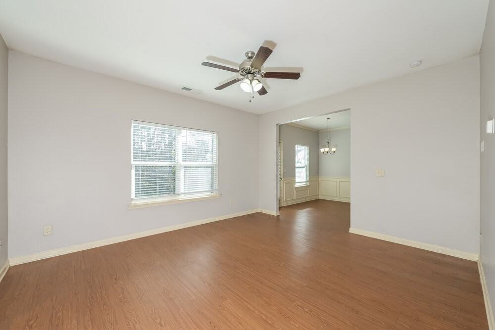 466 Hill Crest Cir - Photo 4 of 17