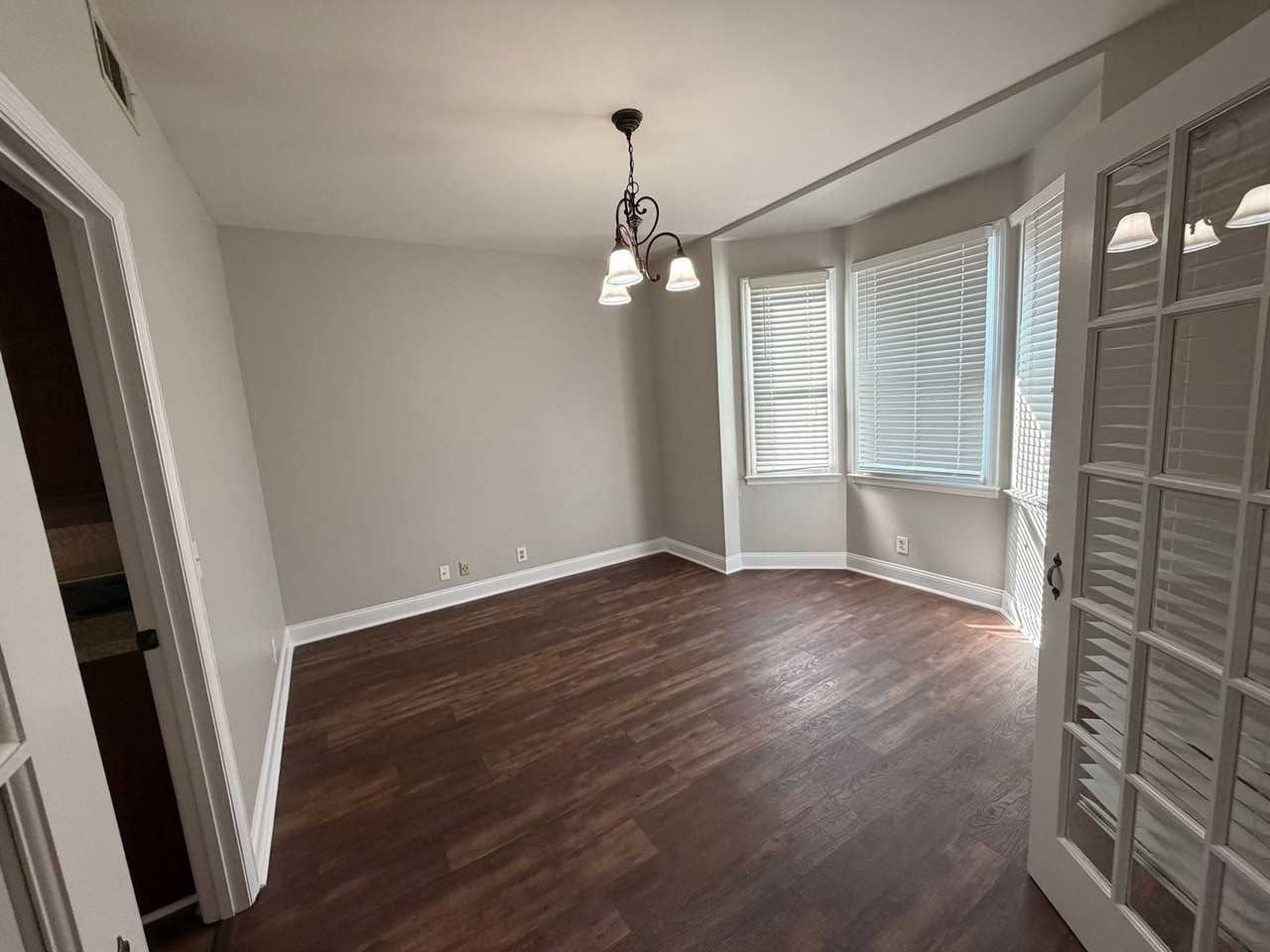 602 Castlegate Dr - Photo 3 of 22