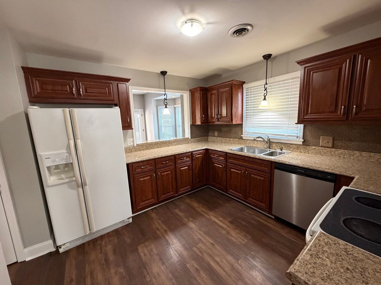 602 Castlegate Dr - Photo 5 of 22