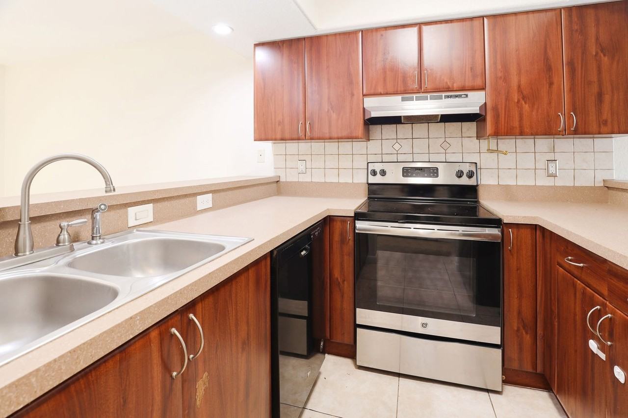 4946 25th St W #102 - Photo 7 of 20