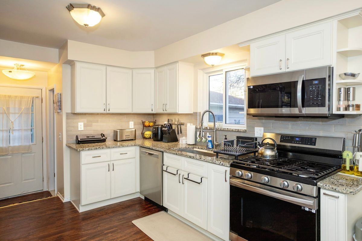 28115 Little Mack Avenue - Photo 3 of 16