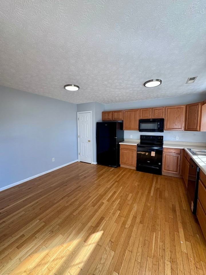 317 Emerson Lane - Photo 7 of 16