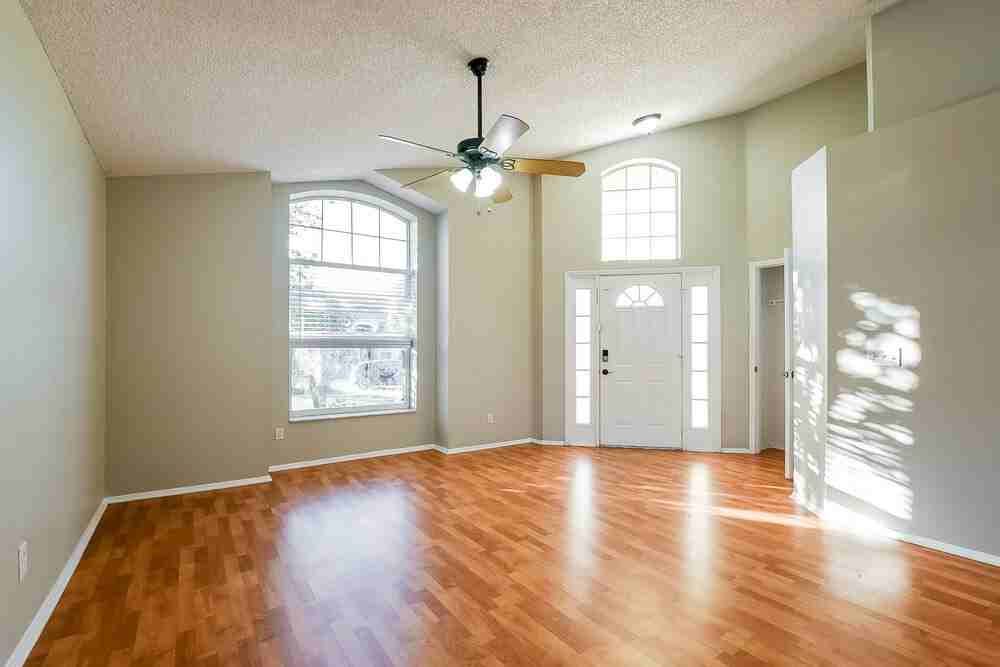 10025 River Glen Ct - Photo 3 of 16