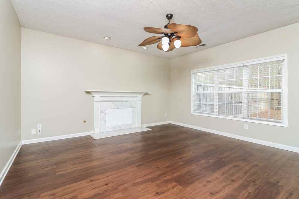 1879 Clay Dr Sw - Photo 5 of 17