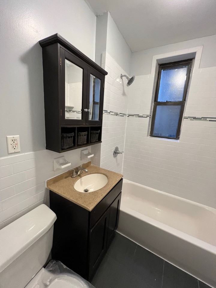 110 Glenwood Hill - Photo 3 of 6