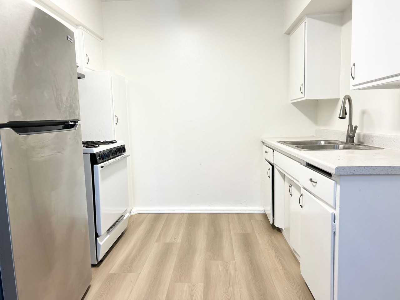 2224 1/2 Grand Ave - Photo 5 of 10