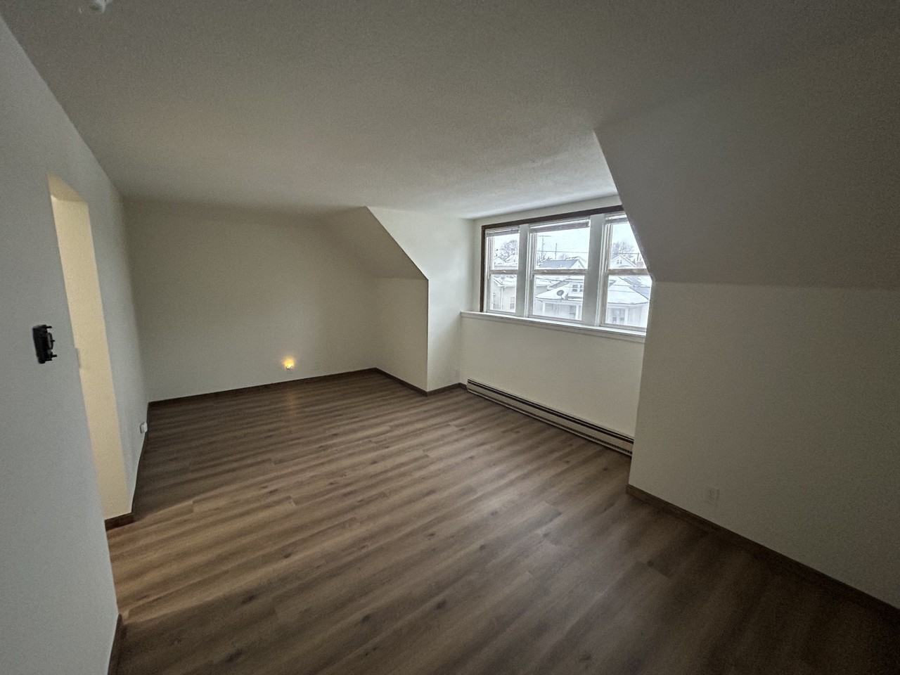 2905 Burden Street - Photo 4 of 8