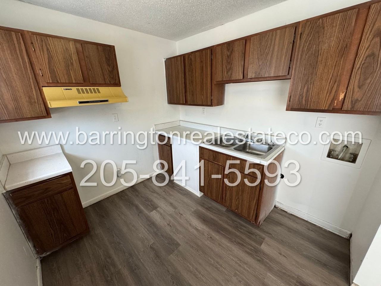 1120 Hall St - Photo 3 of 5