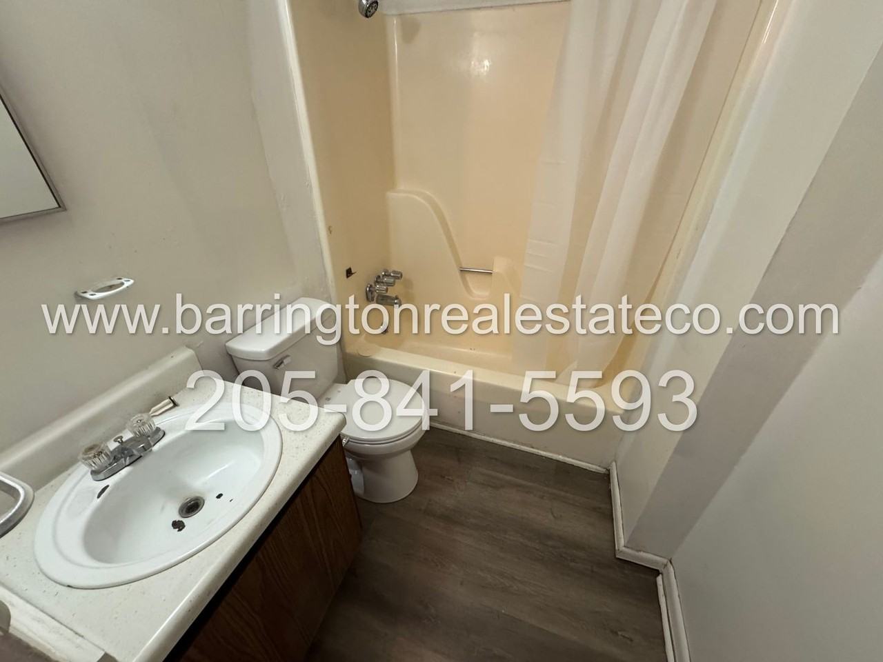 1120 Hall St - Photo 4 of 5