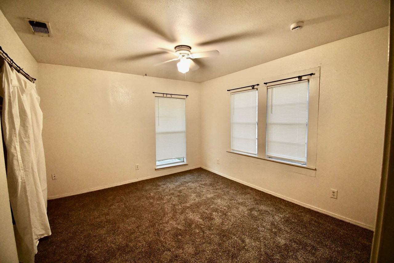 517 West Water Street - Photo 4 of 9