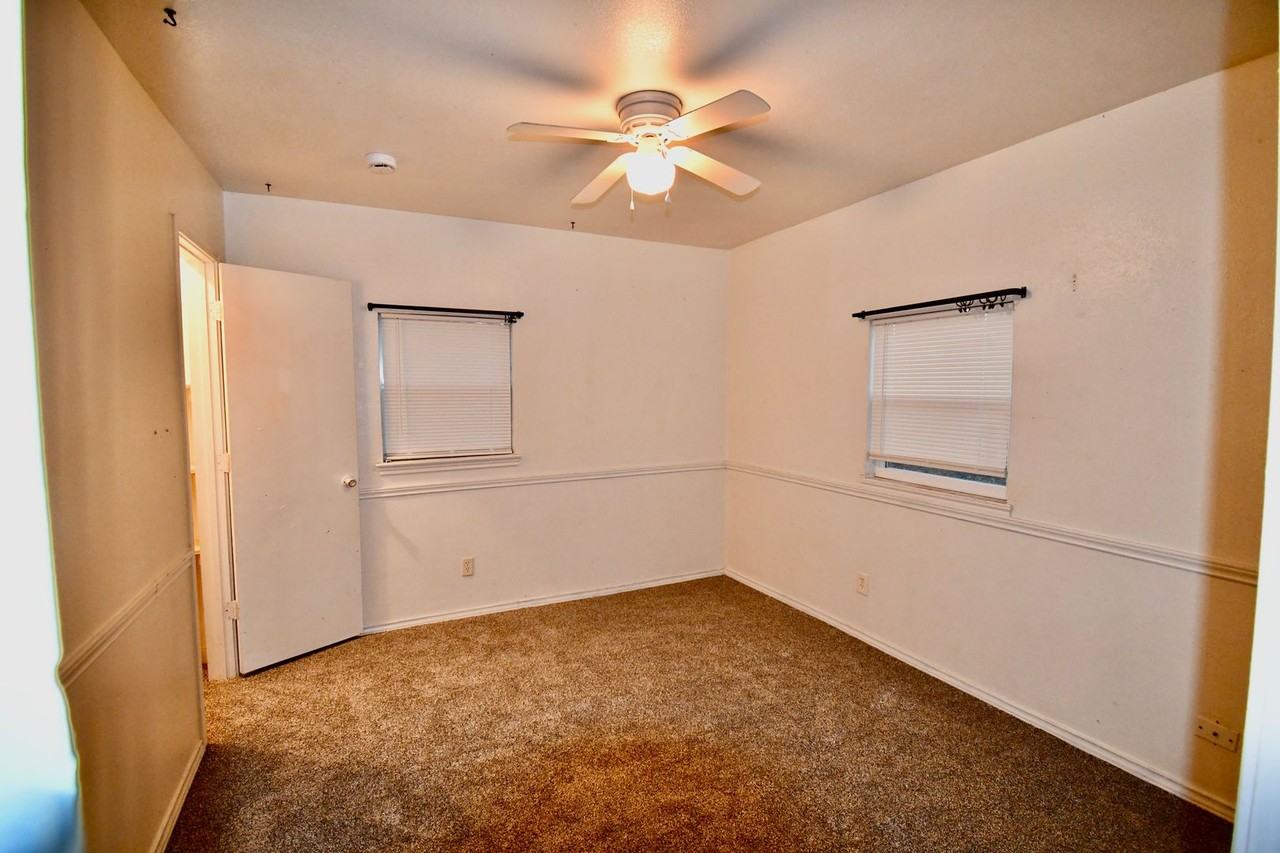 517 West Water Street - Photo 5 of 9