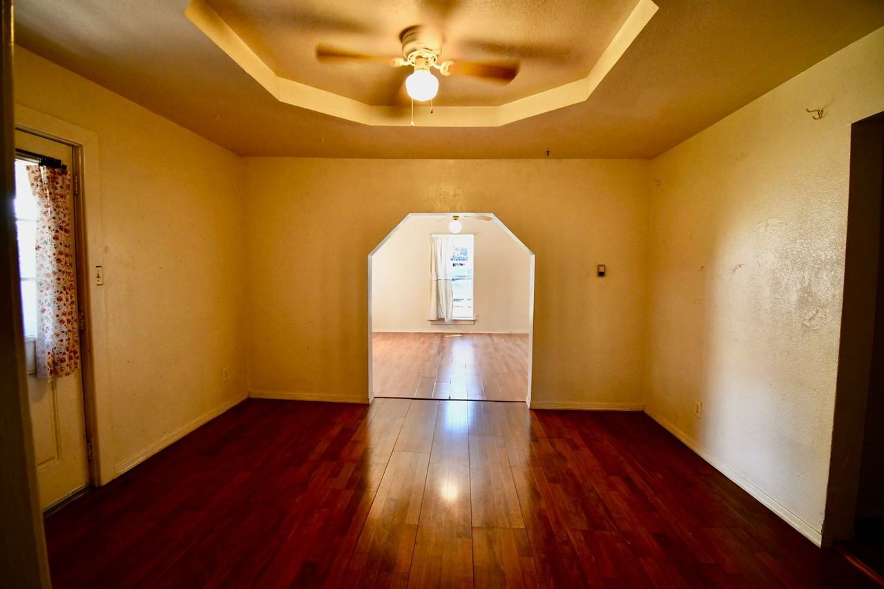 517 West Water Street - Photo 7 of 9