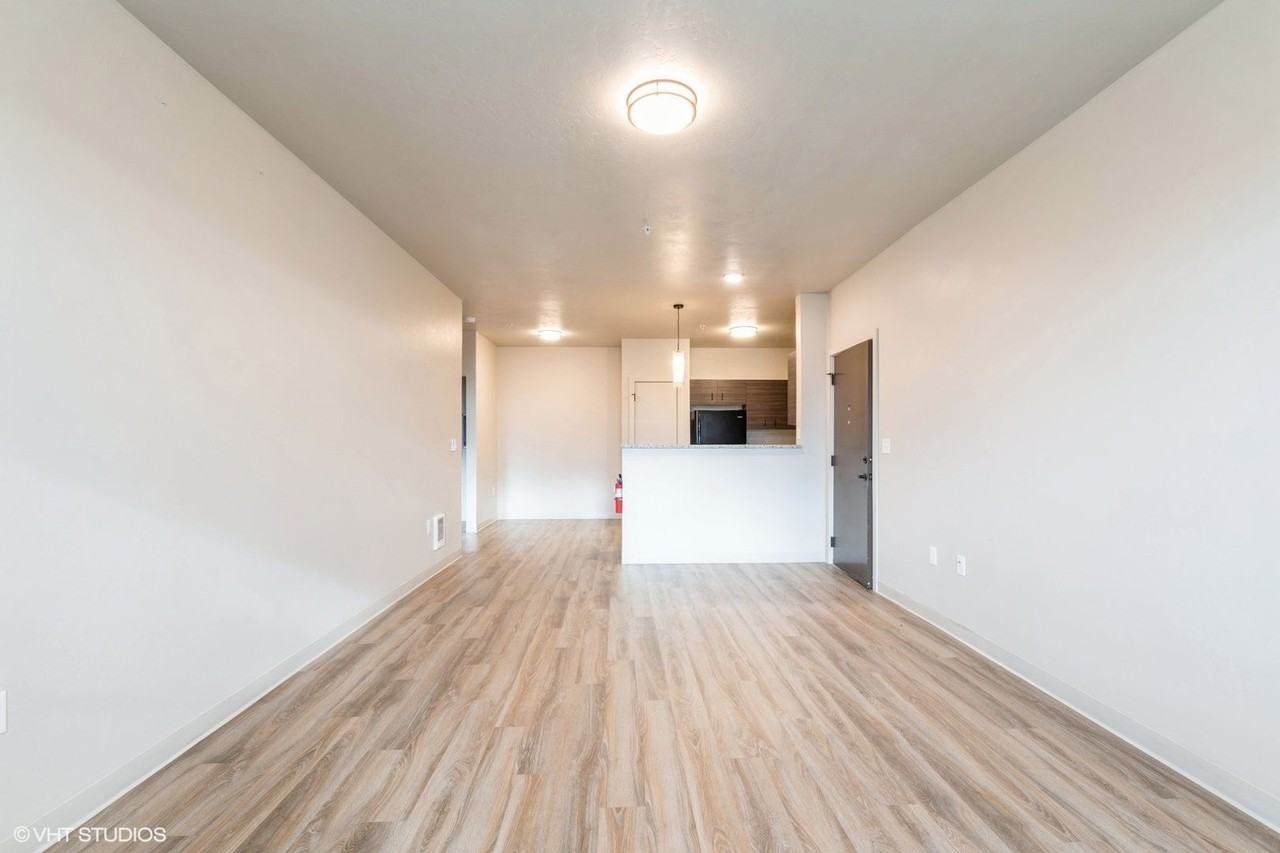 1950 Jefferson Boulevard - Photo 5 of 11