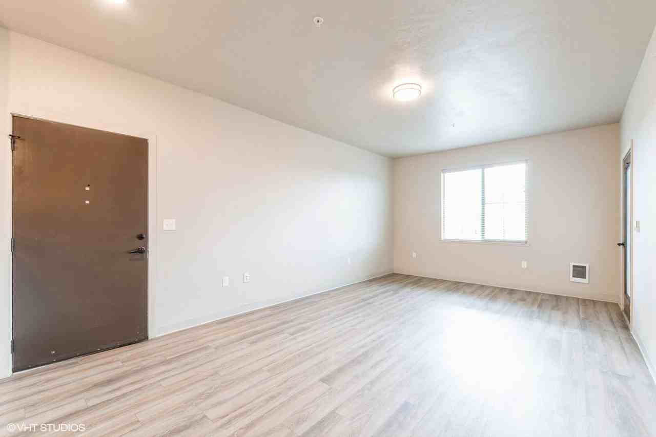 1950 Jefferson Boulevard - Photo 6 of 11