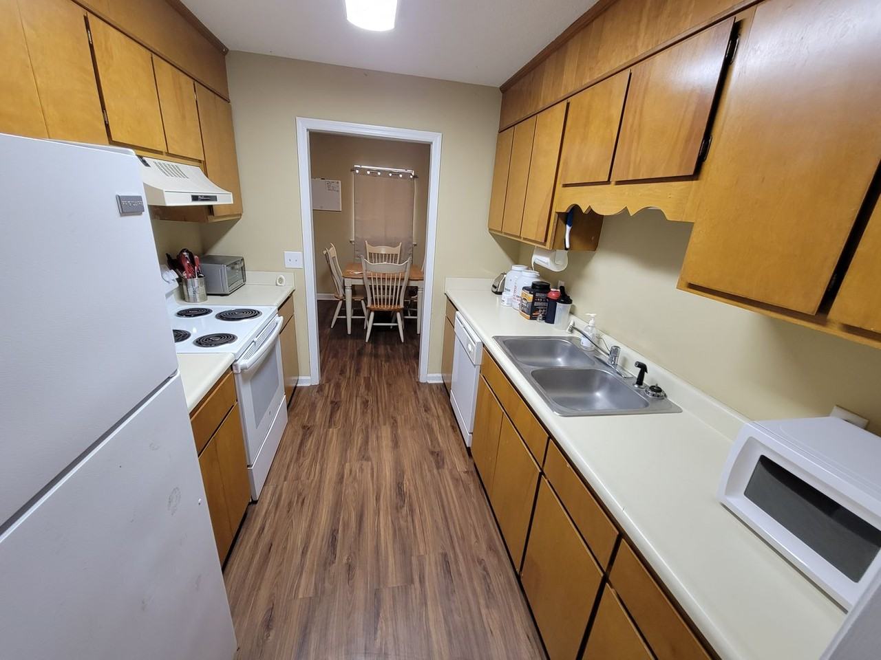 802 Robinhood Road - Photo 7 of 14