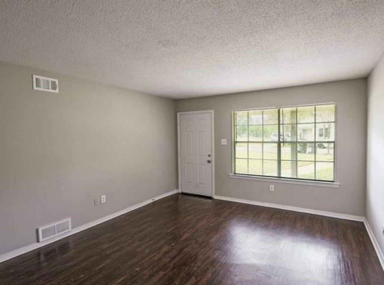 4406 Wooddale Avenue - Photo 2 of 10