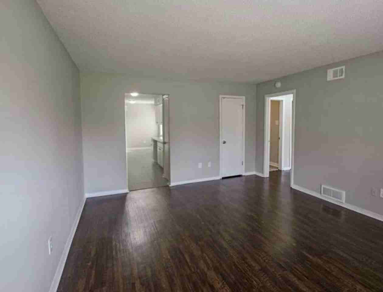 4406 Wooddale Avenue - Photo 3 of 10