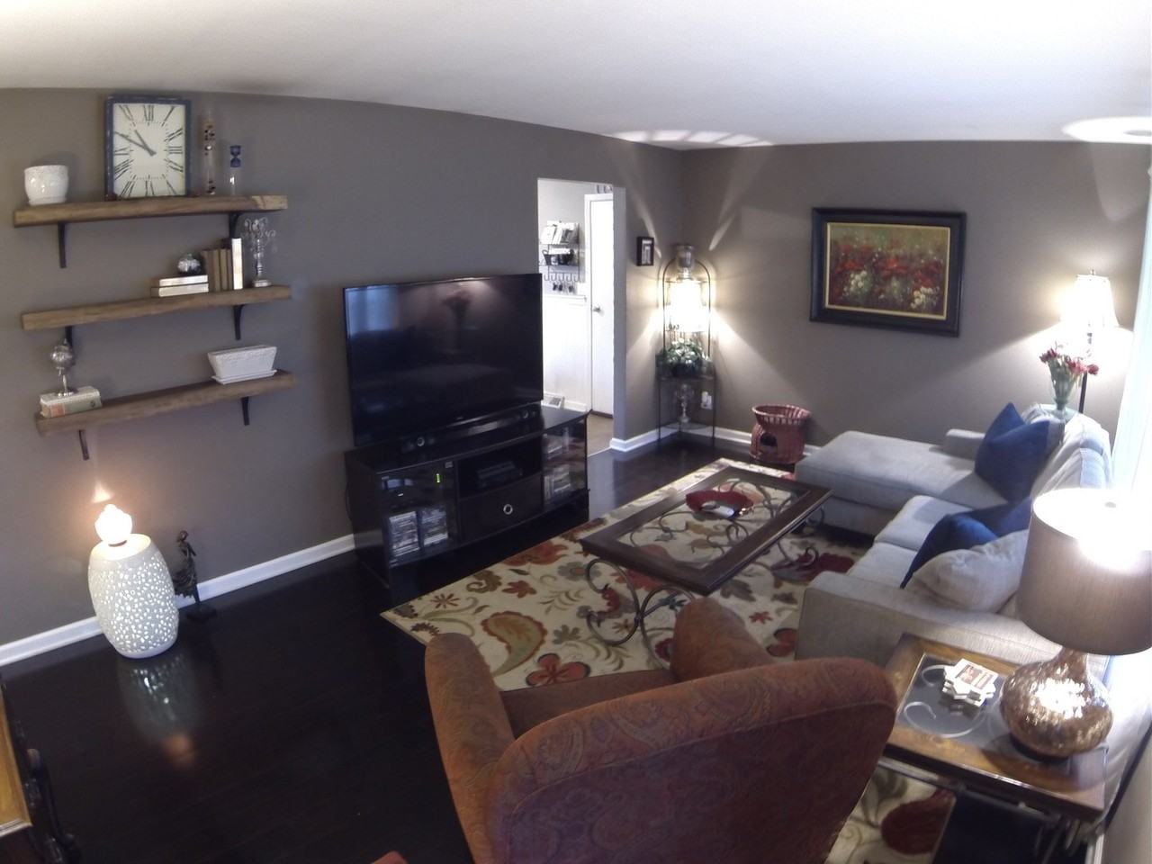 563 Janet Drive - Photo 3 of 11